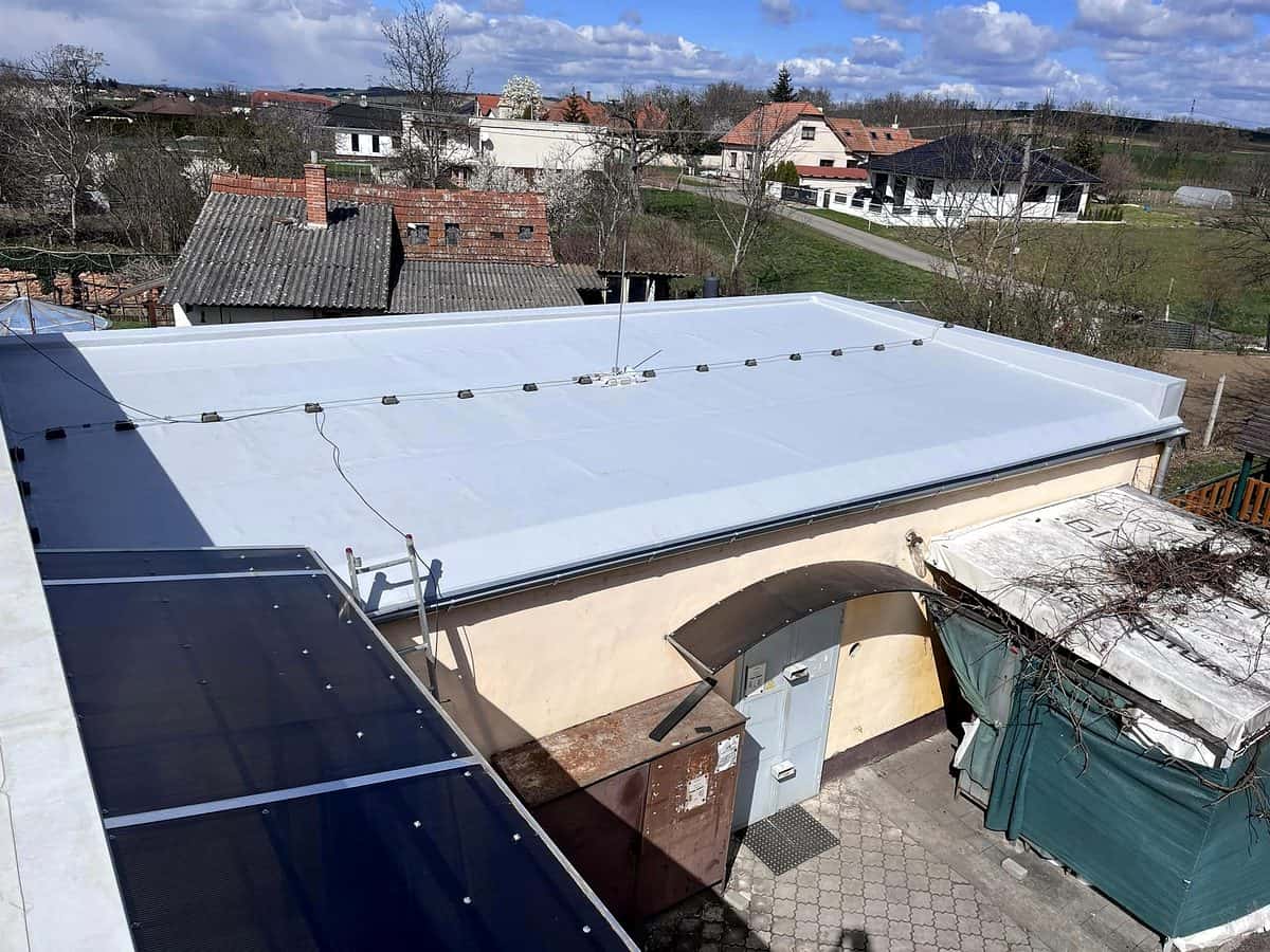 hidroizolatie terasa cu membrana bituminoasa aplicata pe acoperis plat