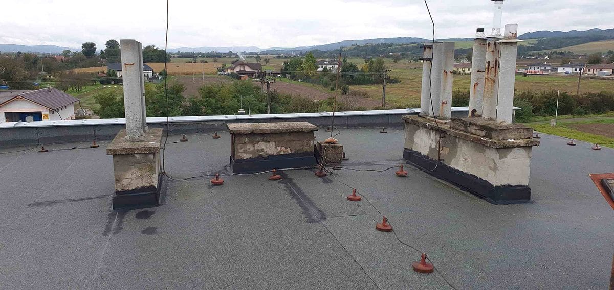 hidroizolatie terasa cu membrana bituminoasa aplicata pe acoperis plat